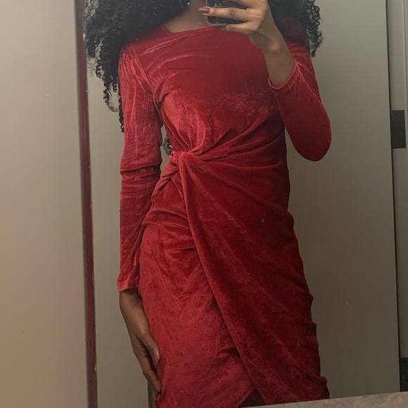 Beautiful red velvet dress - Picture 6 of 6